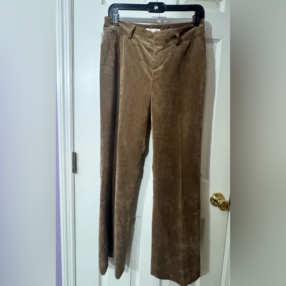 Women’s Coldwater Creek  Corduroy Trousers in Tan. Size 6